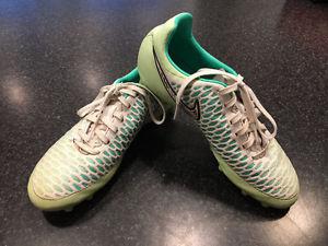 Women's Nike Magista Soccer Cleats SZ 8(US)/39(EUR)