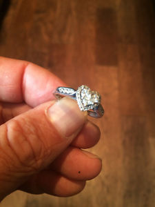 heart shaped diamond gold ring