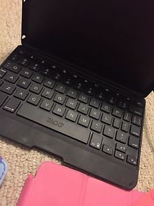 iPad mini + 5 cases + keyboard