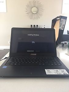 ASUS E402S 15" Laptop