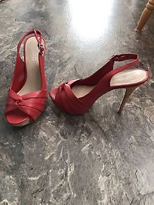 Aldo sz 7 peep toe heels