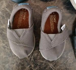 Baby Toms size 2
