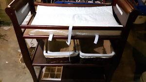 Change table and changing pad