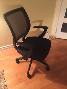 Comfortable, adjusting, professional desk chair
