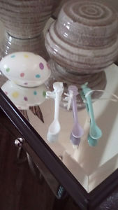 EASTER EGG DISH AND THREE EASTER DECORATIVE SPOONS