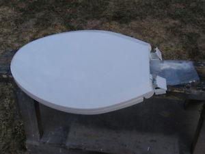 ELONGATED TOILET SEAT