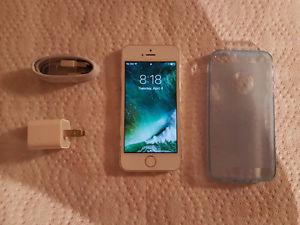 **Excellent condition** Bell White iPhone 5S with case