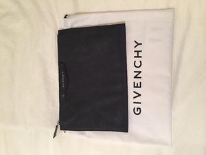 Givenchy Antigona zip pouch