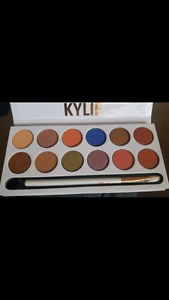 New Kylie Cosmetic Royal Peach Palette