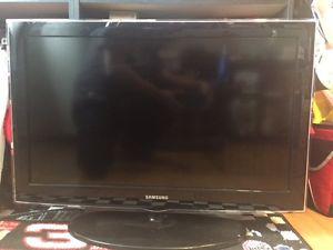 Non-Working Samsung 32" LCD Smart TV