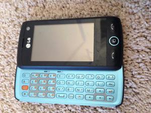 Older LG mobile phone with pull-out keyboard (Telus)