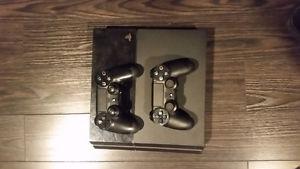 PS4 Cinsole with 2 controllers