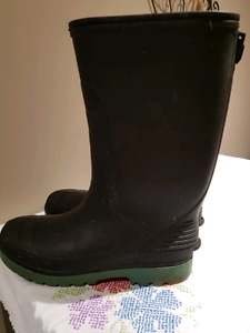 Rubber boots size 6 (12 year old)