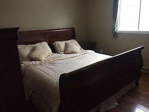 Wanted: King size solid wood bedroom set