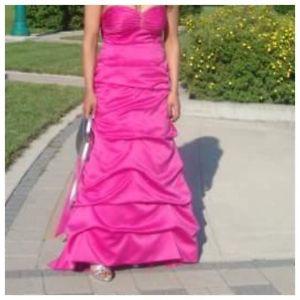 Wanted: Women's pink tube ruffle prom dress