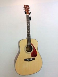 Yamaha Acoustic Guitar (Near perfect)