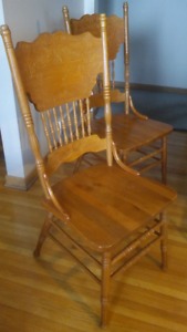 2 Gorgeous vintage style wooden chairs