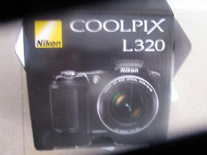 AS NEW! Nikon COOLPIX L320