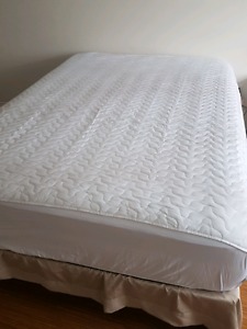 Almost new Queen Sealy all foam mattress