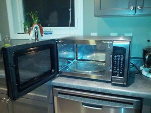 Danby Designer Counter-top Microwave