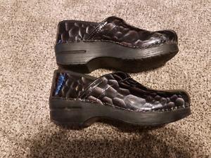 Dansko shoes size 39