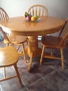 Dining room table with 4 chairs