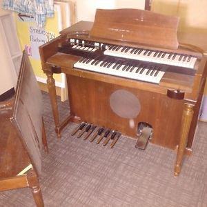 Free a Vintage Hammond organ and bench