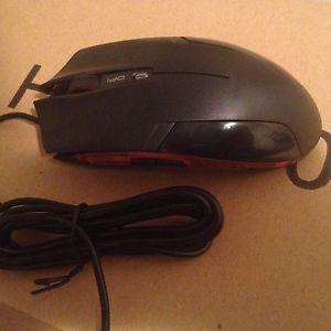 Gaming mouse with macro keys