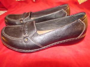 Ladies Clark's Bendable Loafers Size 10