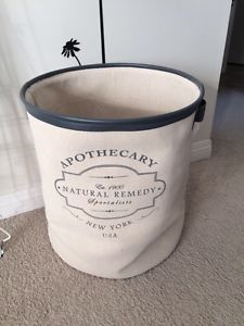 Material basket multi use, mint condition