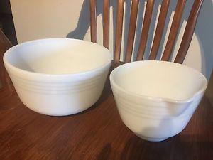 Pyrex Vintage - Made in USA - white opal