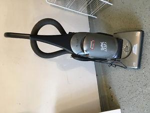 Quiet Jet upright Vacuum