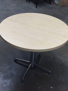 ROUND MEETING TABLES