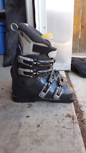 Salomon Ski Boots - Size 26.5