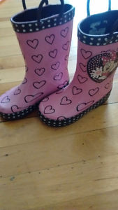 Size 7-8 toddler Minnie mouse rain boots
