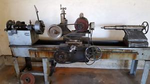 Spline cutting machine