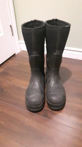 Wanted: Muck chore st/pr water proof boots size 