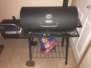 CHARCOAL BBQ MACHINE USED COUPLE TIMES 175$ FIRM