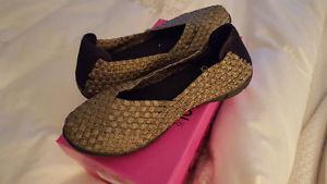 Designer corky flat shoe