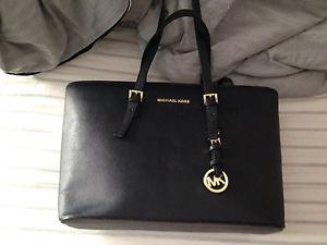 Micheal Kors inspired purse (jet set medium) 60$