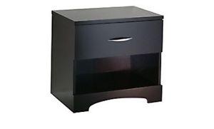 One-drawer brown night stand