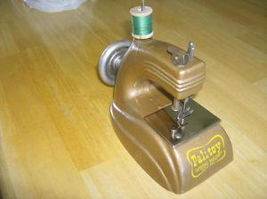 Palitoy (Metal) Safety Sewing Machine (Child's Machine)