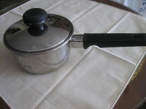 VINTAGE MEYERS STAINLESS STEEL POT and KNOBBED COVER