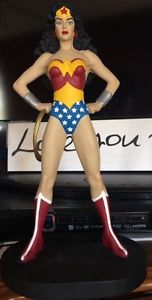  Wonder Woman Statue