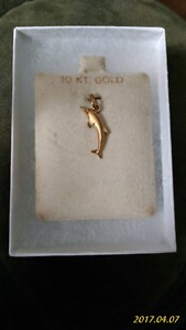 10k Gold Dolphin Pendant