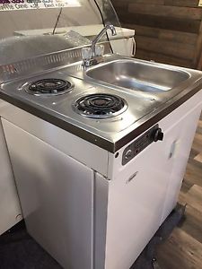 Appartment or cabin fridge stove sink