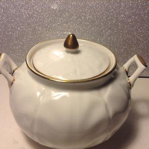 Aynsley White & Gold Covered Sugar Bowl made in England