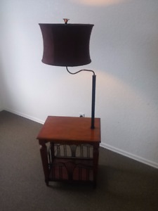 BEAUTIFUL REFINISHED MNEW LAMP SHDE TABLE LAMP