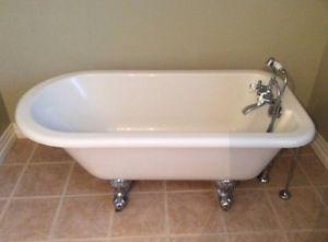 Claw foot tub, like new condition