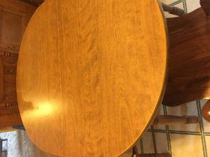 Dining table - with 4 chairs - with leaf